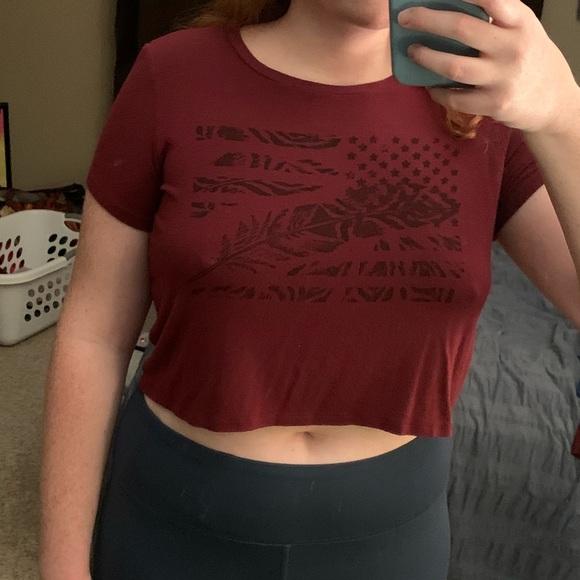 American Eagle Red Flag with Feather Graphic Crop - Picture 2 of 3
